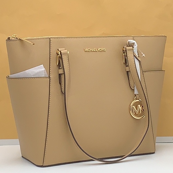 MICHAEL KORS
Jet Set Lg Crossgrain Leather Top-Zip Charlotte Tote Shoulder
Camel - Picture 11 of 16